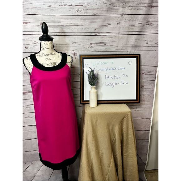 1641-Loft size 6 black and pink dress, zipper on side
Measurements in‎ picture - Picture 1 of 3